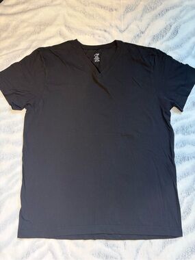 Men's Black V-Neck Short Sleeve Shirt